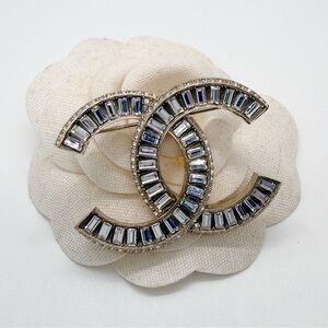 AUTHENTIC CHANEL CC CRYSTAL BROOCH PIN - CLEAR & GOLD